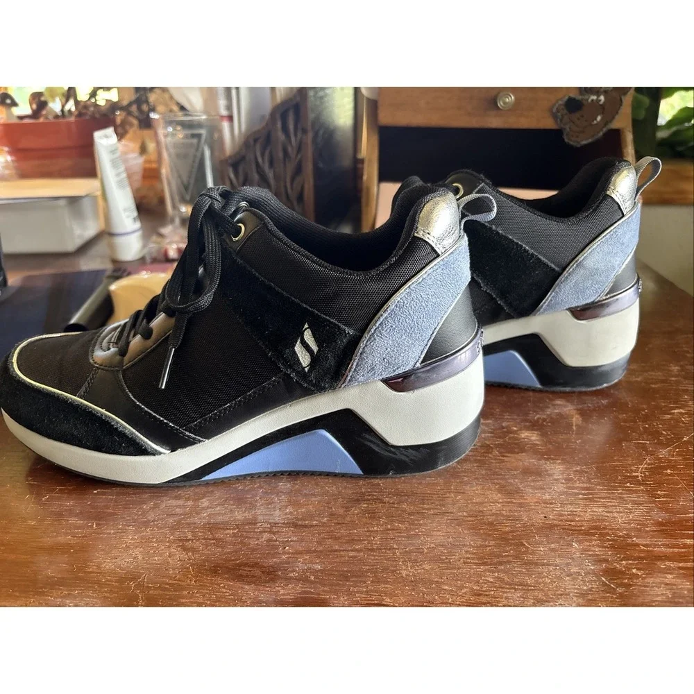 Skechers very overall have